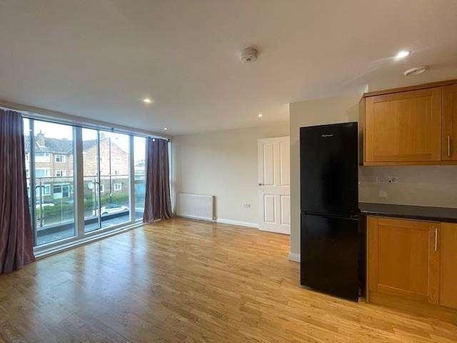 Apartment for rent in Northwood, Greater London