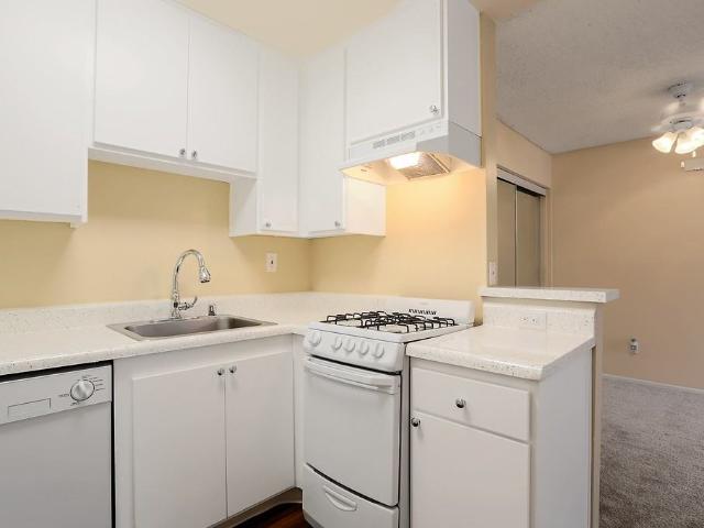Apartment for rent in Canoga Park, California