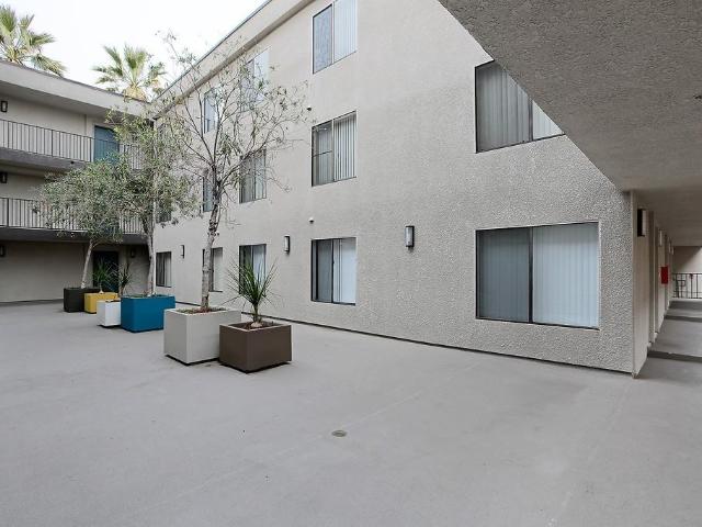 Apartment for rent in Canoga Park, California