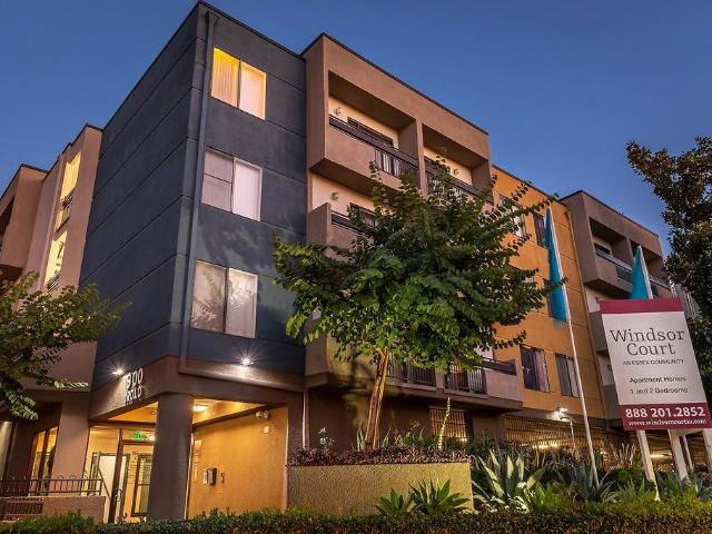 Apartment for rent in Canoga Park, California