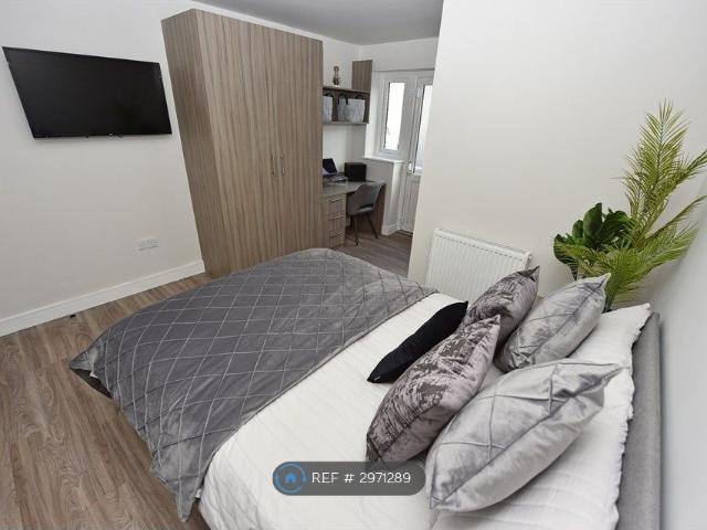 Room for rent in Roby Mill, Lancashire