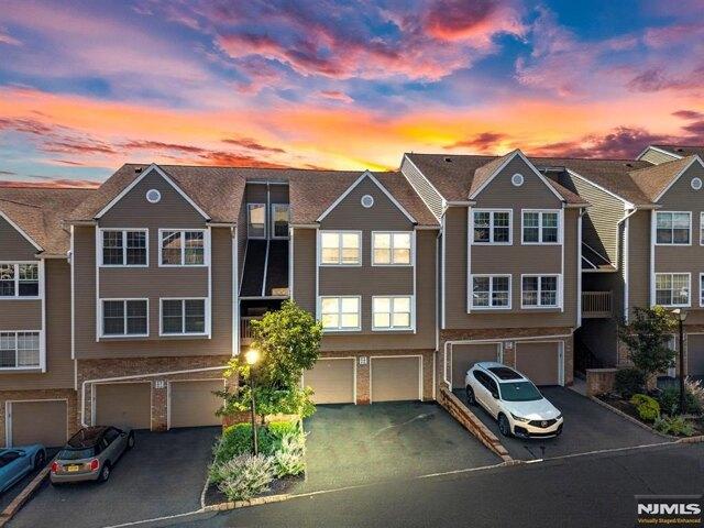 Condo for sale in Palisades Park, New Jersey