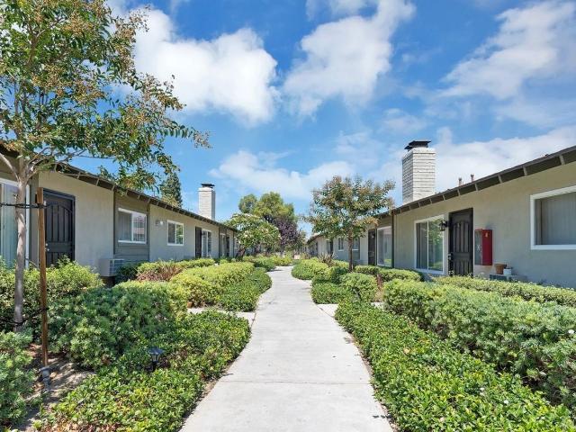 Apartment for rent in Tustin, California