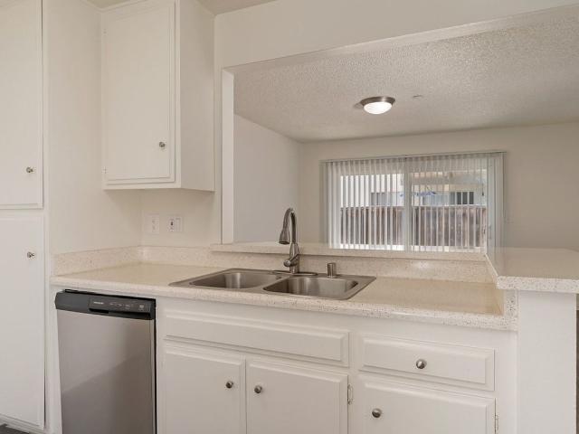 Apartment for rent in Tustin, California