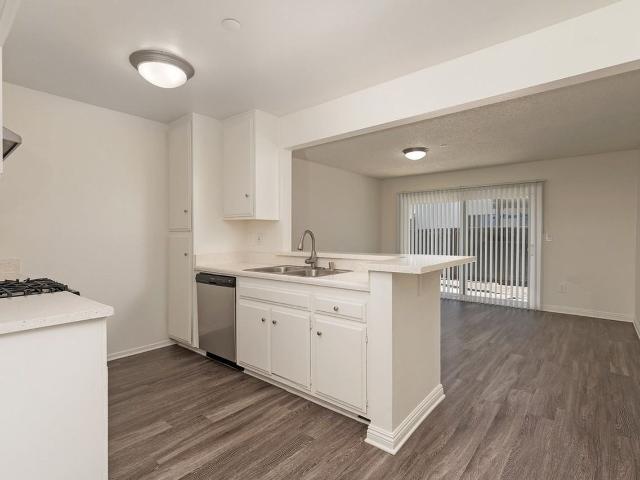 Apartment for rent in Tustin, California