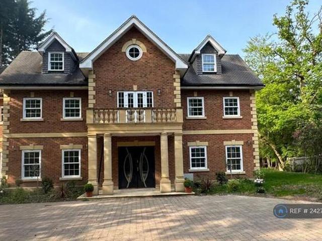 House for sale in Ascot