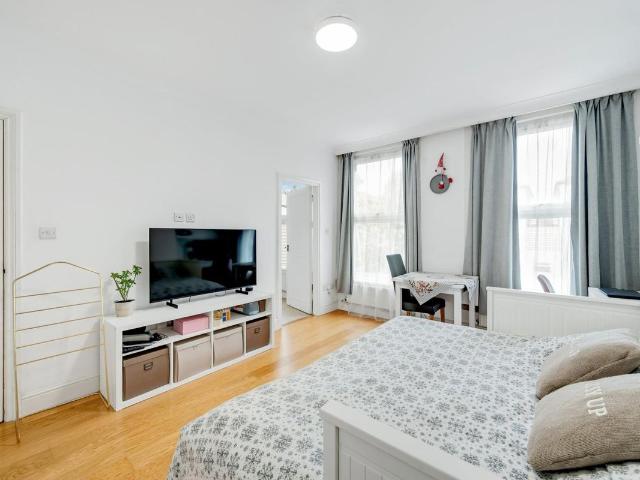 Studio for rent in London Borough of Ealing, Greater London
