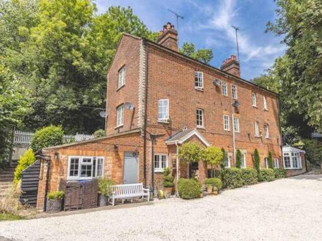 House for sale in Denham, Gerrards Cross and Chalfonts Community Board, Gerrards Cross