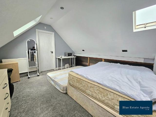House for rent in Beavers, Greater London