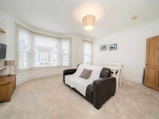 Apartment for rent in Dollis Hill, Greater London