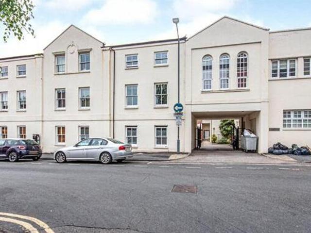 House for sale in Green Close, Warwickshire