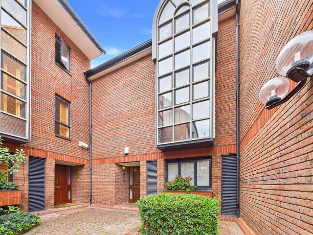 House for rent in London Borough of Hammersmith and Fulham, Greater London