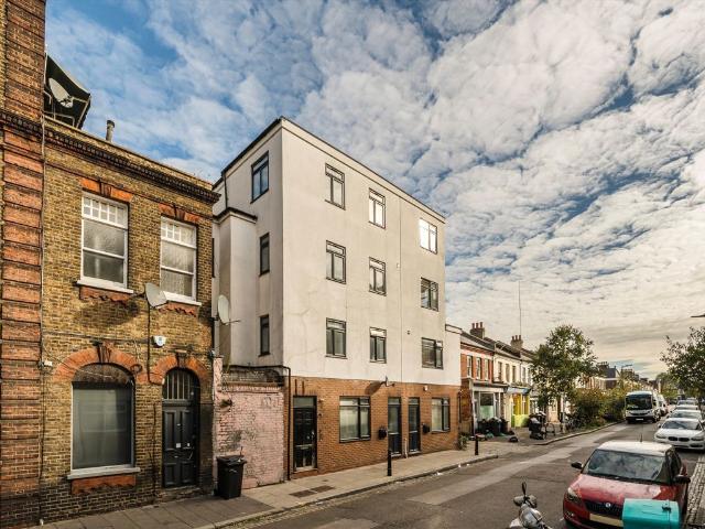 Apartment for rent in Stamford Hill, Greater London