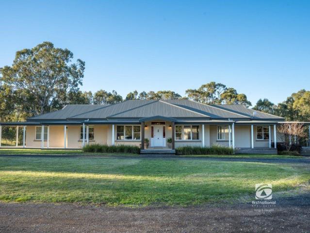 Cottage for sale in Bairnsdale, Victoria