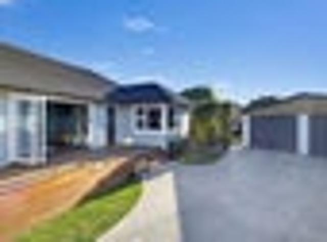 House for sale in Chaslands, Canterbury