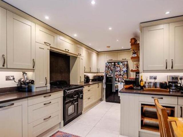 House for sale in Dunstable, Central Bedfordshire