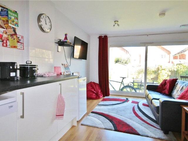 House for rent in Row Town, Surrey