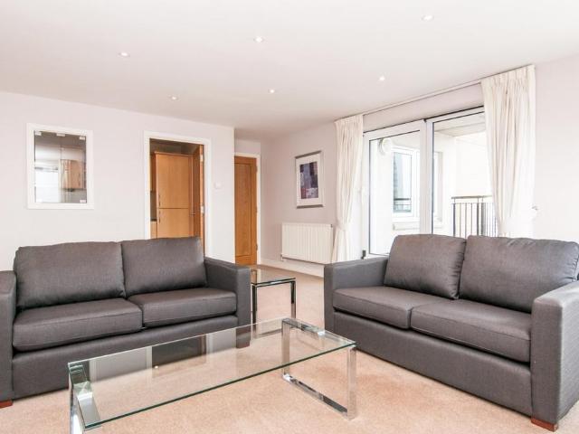 Apartment for rent in Virginia Quay, Greater London
