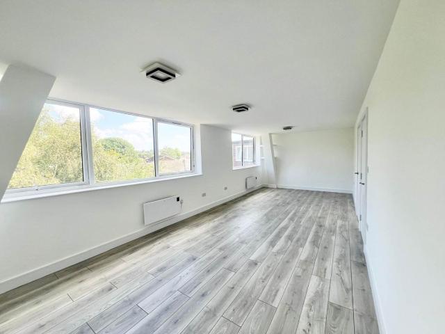 Apartment for rent in Brook Street, Navestock Side