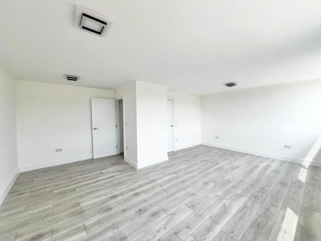 Apartment for rent in Brook Street, Navestock Side