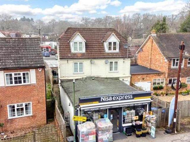 House for sale in Ascot
