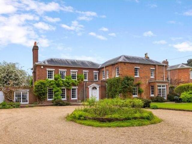 House for sale in Ascot
