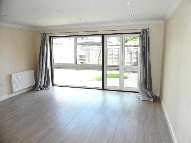 Apartment for rent in Kenton, Harrow On The Hill