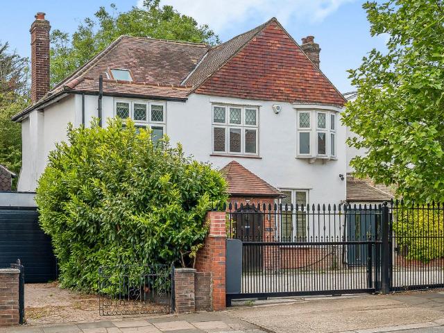 House for rent in Horn Park, Greater London