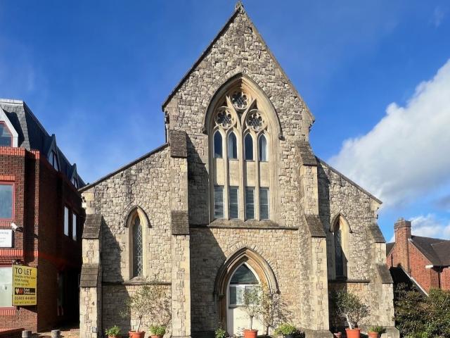 Apartment for rent in Row Town, Surrey