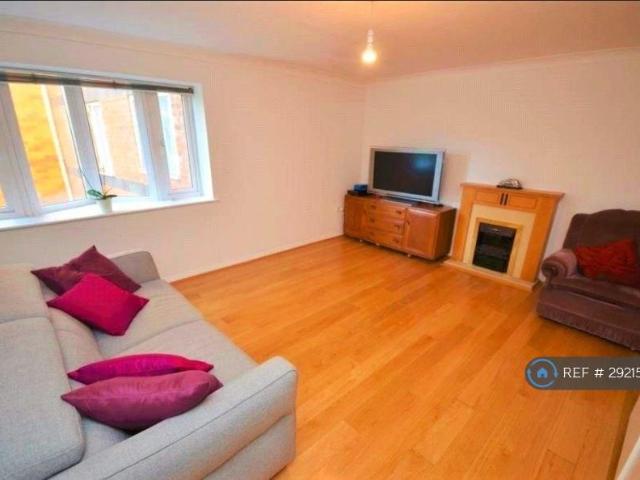 House for rent in Dee Park, Reading