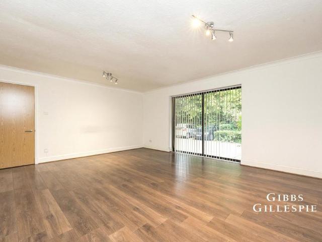 Apartment for rent in Eastcote, Greater London