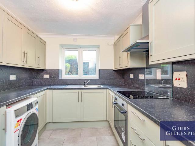Apartment for rent in Eastcote, Greater London