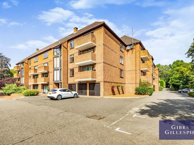 Apartment for rent in Eastcote, Greater London