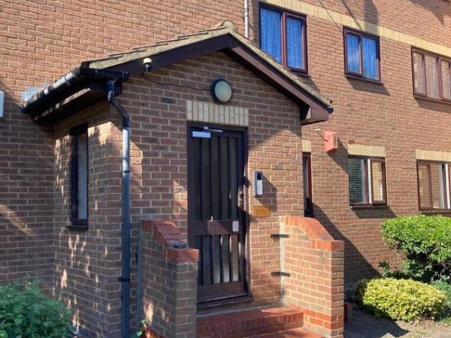 Apartment for rent in Worcester Park Estate, Monks Orchard