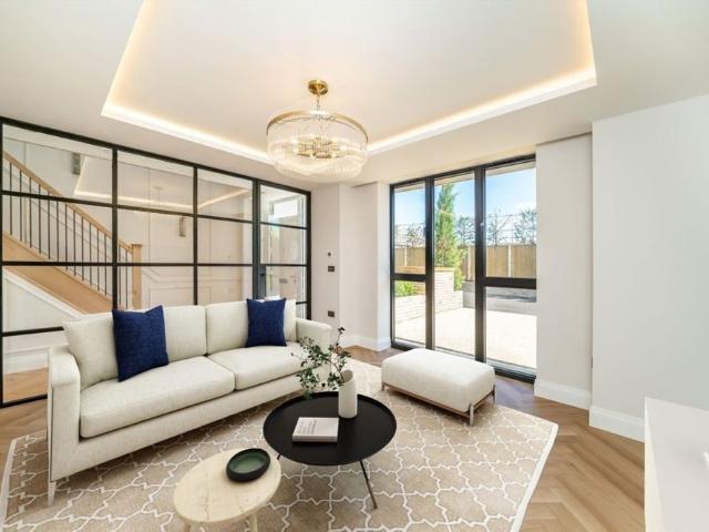 House for rent in Cottenham Park, Greater London