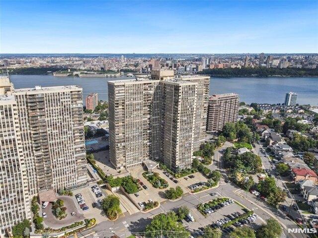 Condo for sale in Cliffside Park, New Jersey