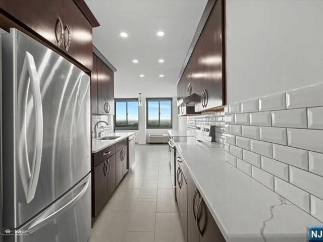 Condo for sale in Cliffside Park, New Jersey