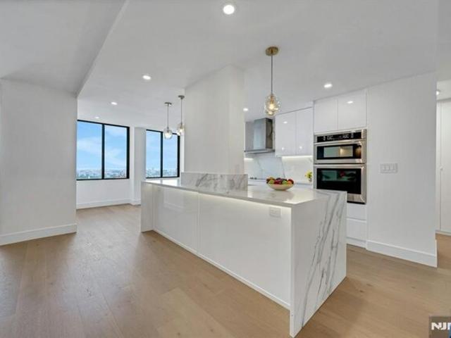 Condo for sale in Cliffside Park, New Jersey