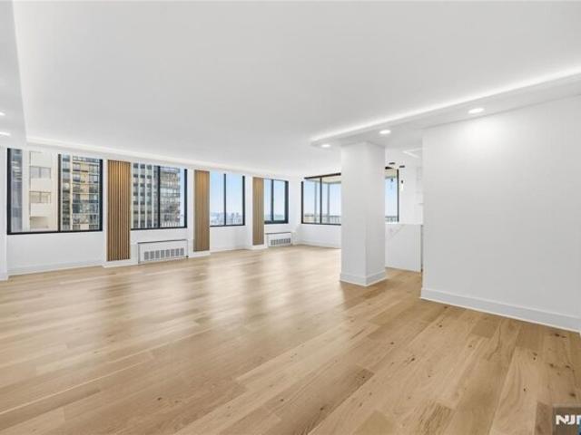 Condo for sale in Fort Lee, New Jersey