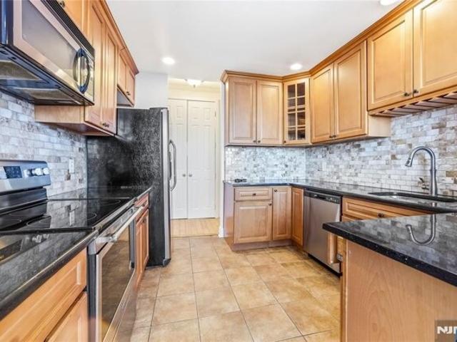 Condo for sale in Cliffside Park, New Jersey