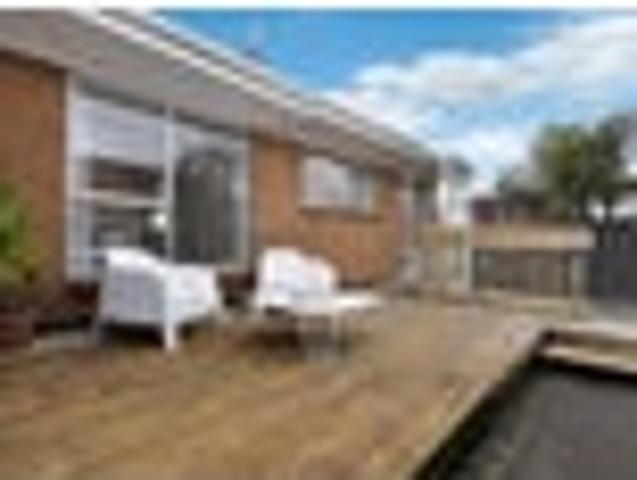 House for sale in Kelston