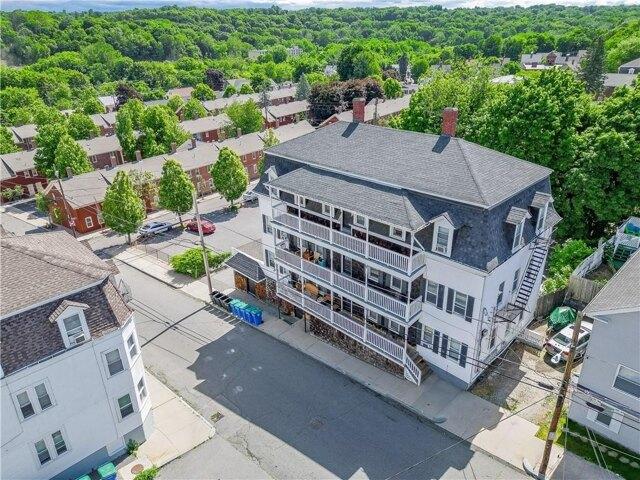 House for sale in Lincoln, Rhode Island