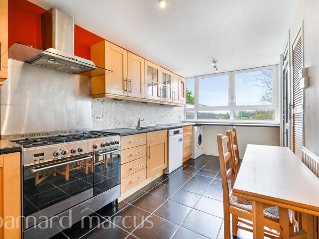 Apartment for rent in Southfields, Greater London
