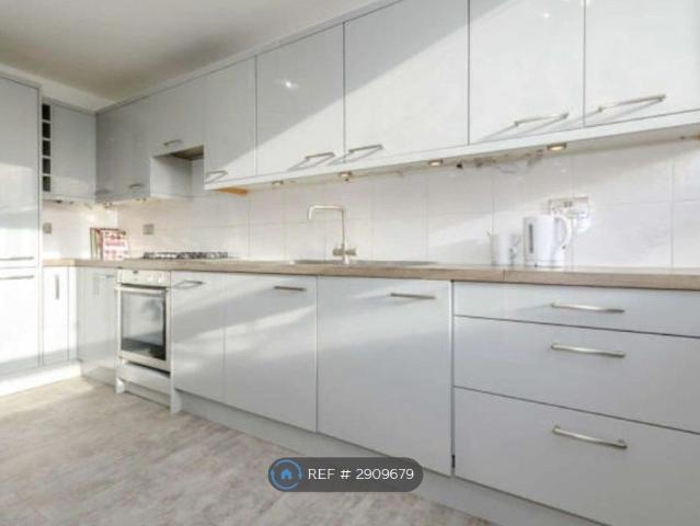 Apartment for rent in Southfields, Greater London