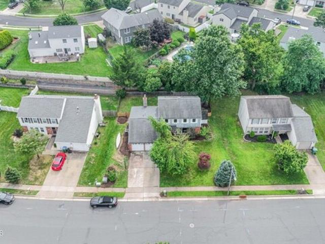 House for sale in Edison
