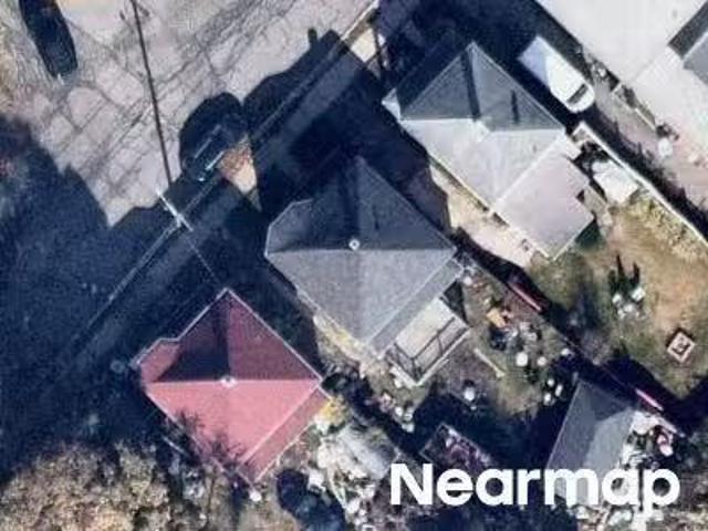House for sale in Beverly