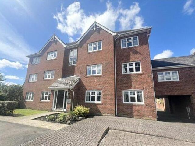 House for sale in Fleet, Hart