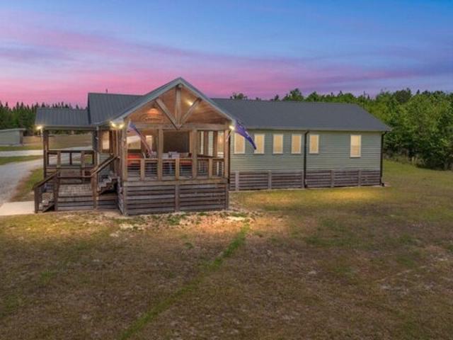 House for sale in Branchville