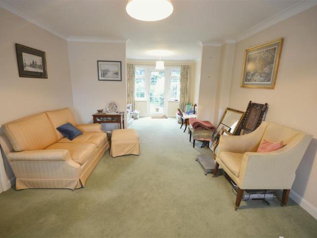 House for rent in Pachesham Park, Surrey