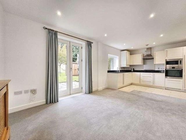 Apartment for rent in High Lane Estate, Waverley